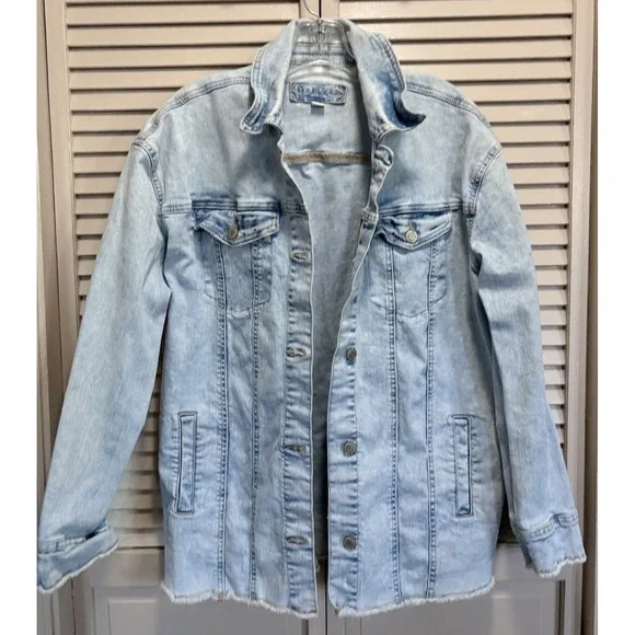 Maurices Light Wash Button Up Denim Jean Jacket Size Medium Pockets Raw Hem - Picture 1 of 7